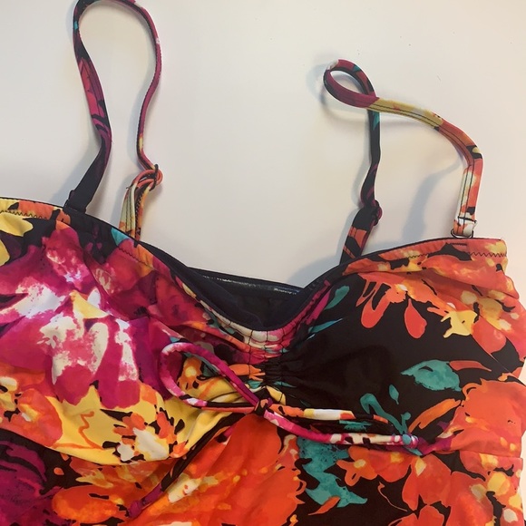 Tanking top. Straps are removable size Large - Picture 3 of 6